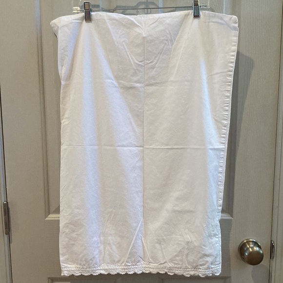 EUC Sundance White Pillowcase - Picture 2 of 6